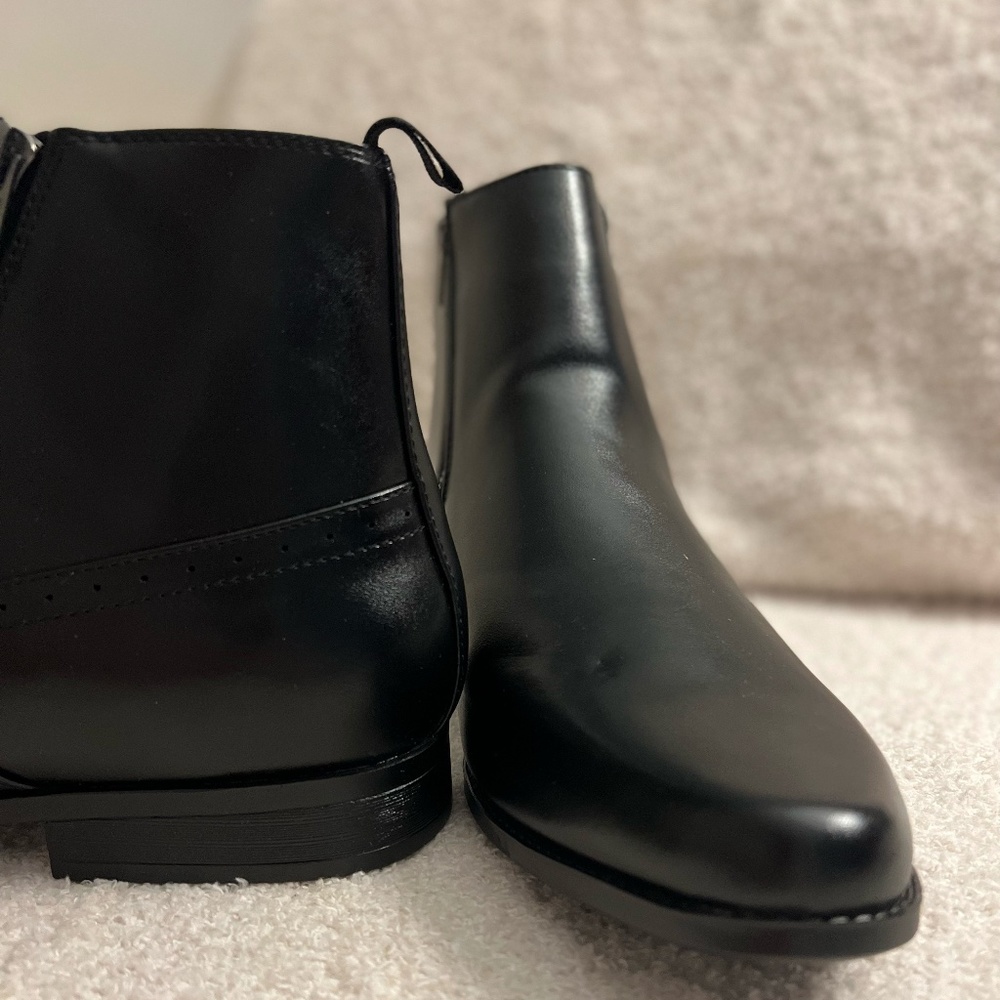 ASOS DESIGN Chelsea Boots in Black Faux Leather with Zips